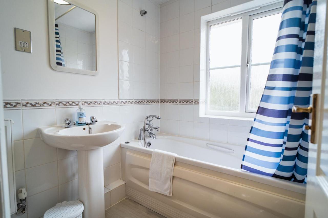 Beautiful Town House With Private Garden And Patio Villa Canford Magna Eksteriør billede
