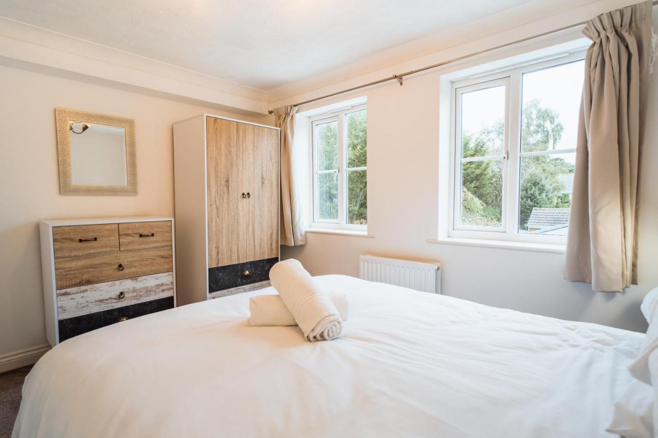 Beautiful Town House With Private Garden And Patio Villa Canford Magna Eksteriør billede