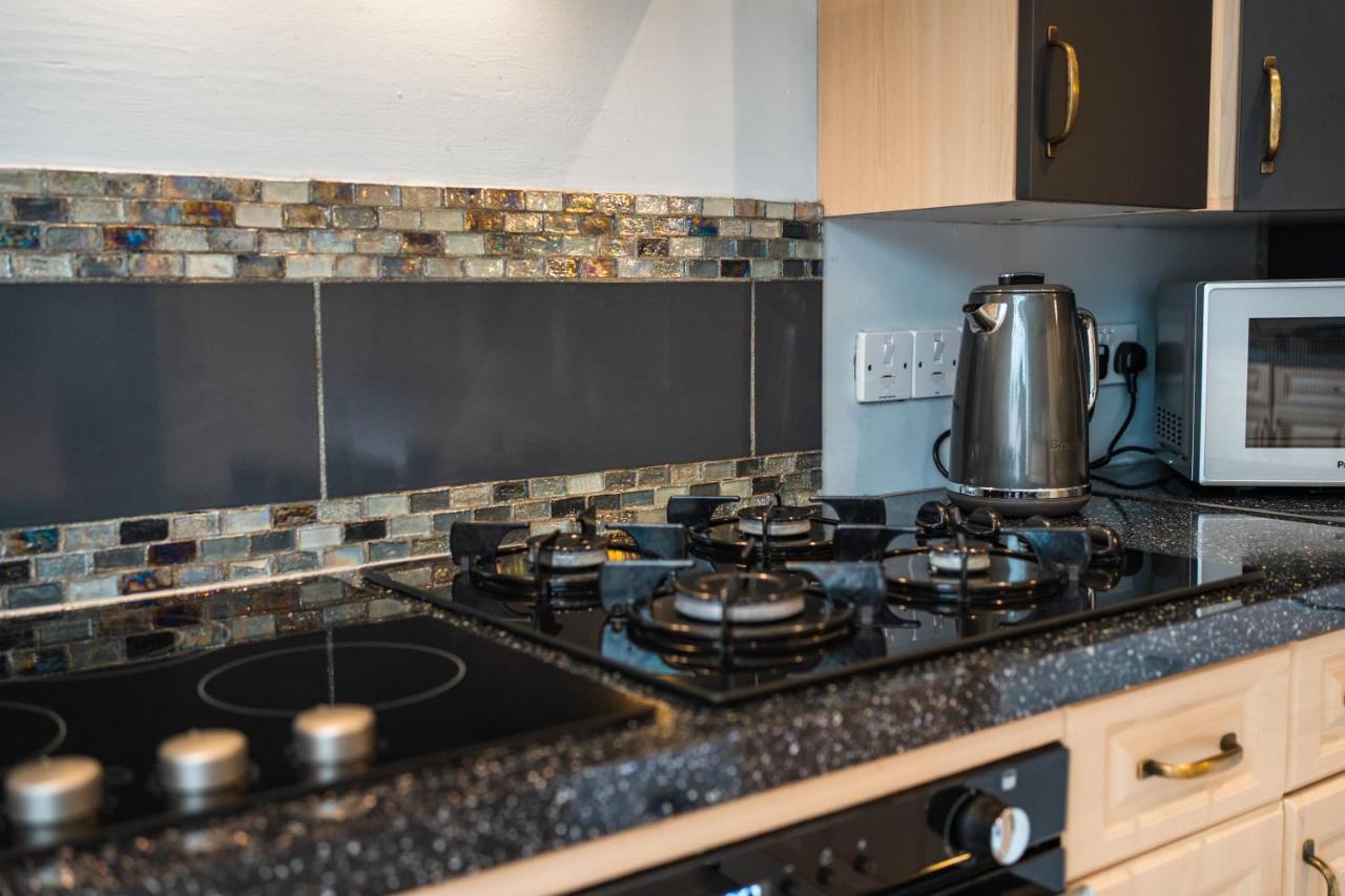 Beautiful Town House With Private Garden And Patio Villa Canford Magna Eksteriør billede