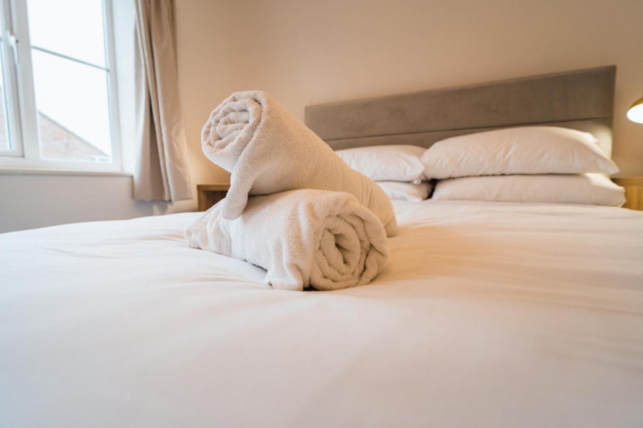 Beautiful Town House With Private Garden And Patio Villa Canford Magna Eksteriør billede
