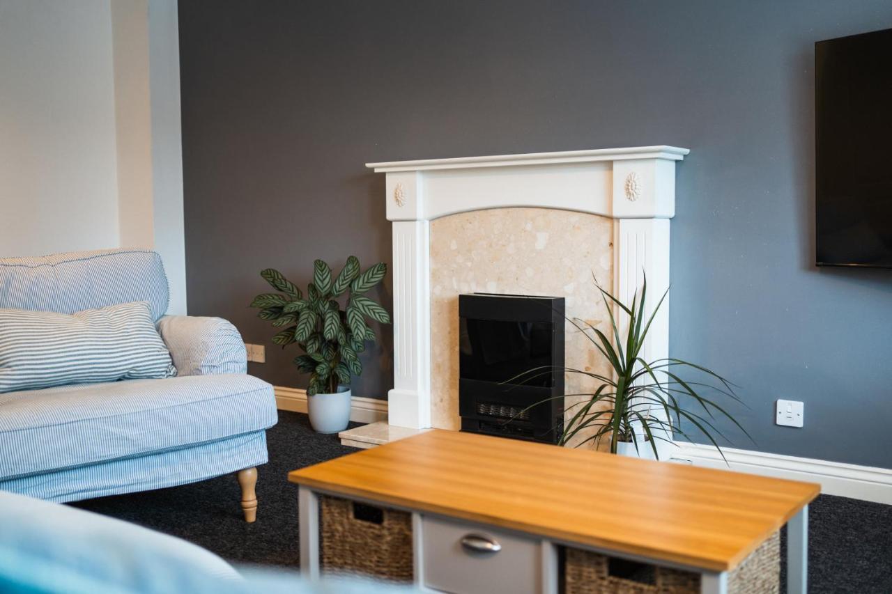 Beautiful Town House With Private Garden And Patio Villa Canford Magna Eksteriør billede