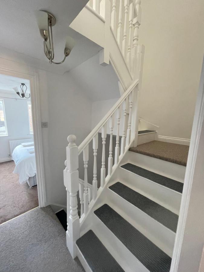 Beautiful Town House With Private Garden And Patio Villa Canford Magna Eksteriør billede